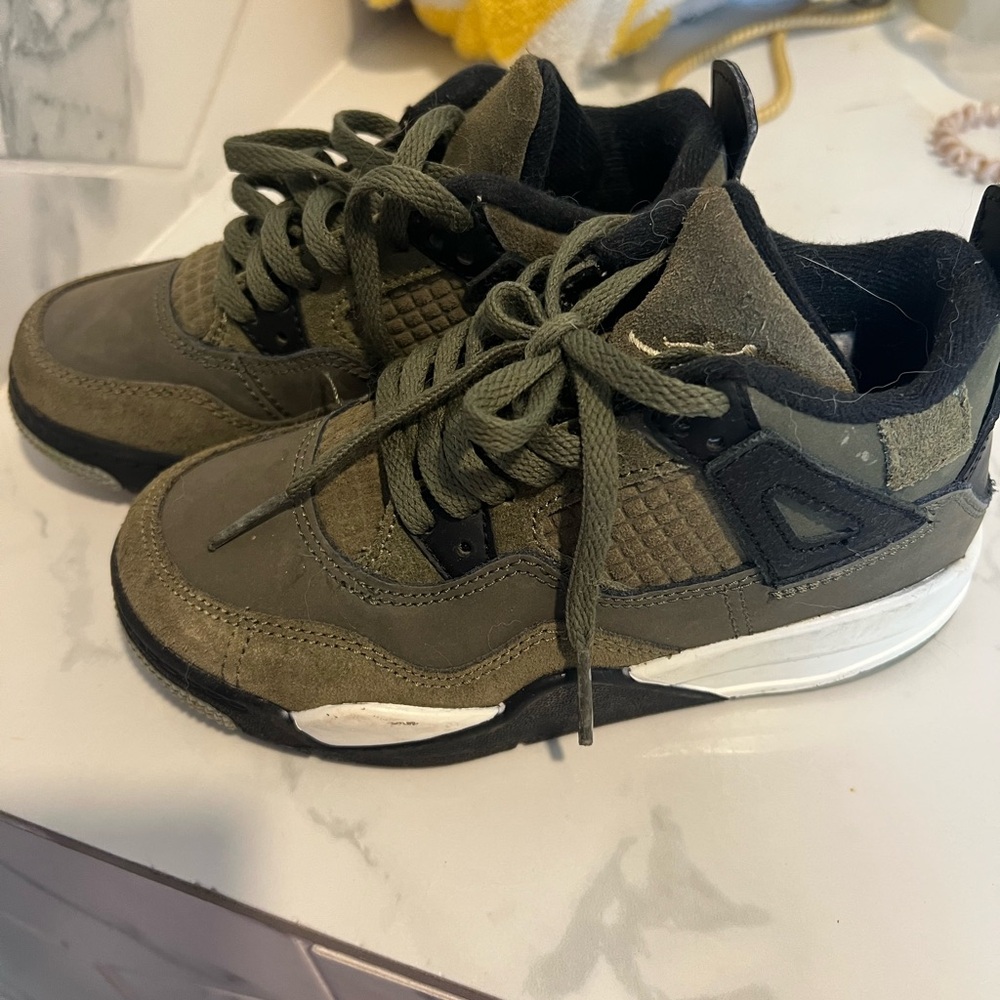 Kids Jordan 4’s